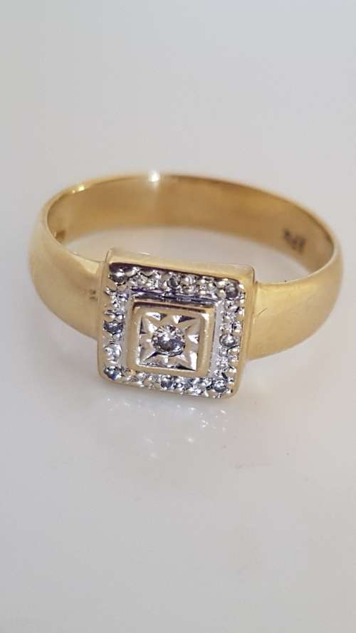 9ct Yellow Gold Diamond Ring - Pre-owned