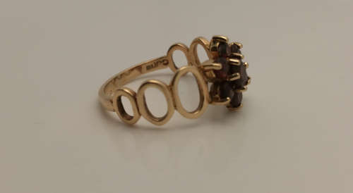 Vintage 9ct Gold Genuine Garnet Ring from UK
