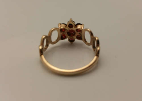 Vintage 9ct Gold Genuine Garnet Ring from UK