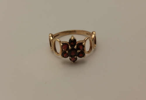 Vintage 9ct Gold Genuine Garnet Ring from UK