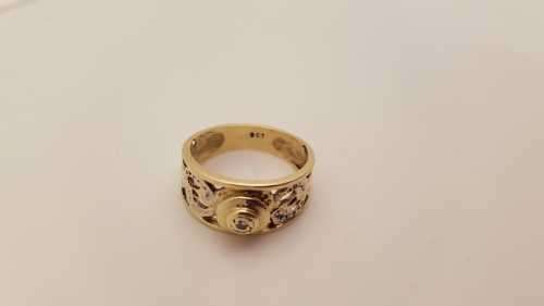 9ct Solid gold diamond ring - Pre-owned