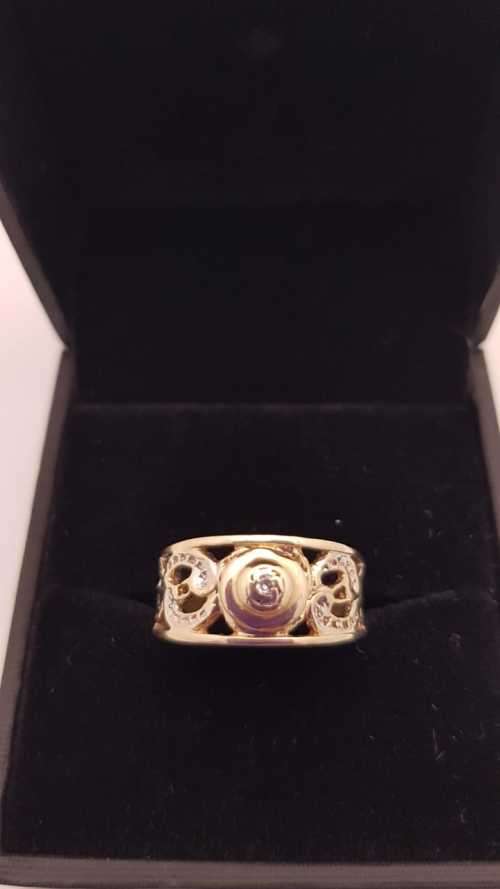 9ct Solid gold diamond ring - Pre-owned