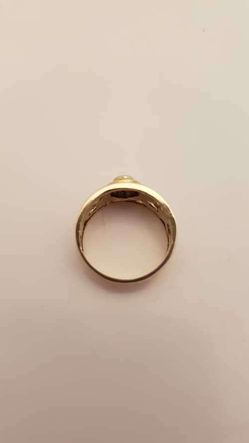 9ct Solid gold diamond ring - Pre-owned