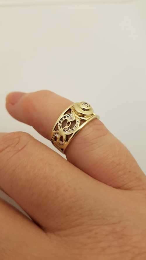 9ct Solid gold diamond ring - Pre-owned