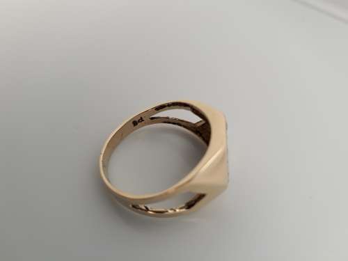 9ct SOLID Gold CZ Gents Ring - PRE-OWNED