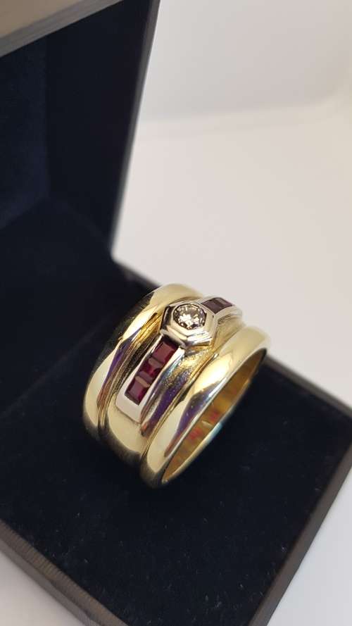 9ct Solid Gold Diamond/Ruby Wedding Band - PRE-OWNED Certificate included