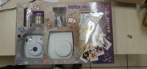 Instax Mini 11 + Value Pack