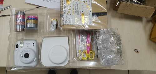 Instax Mini 11 + Value Pack