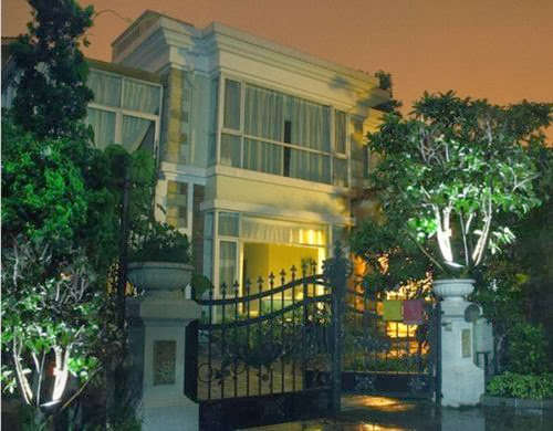 Outdoor Solar Powered 54 LED Spotlight Lamp Garden Pool Pond Lawn Garden Light