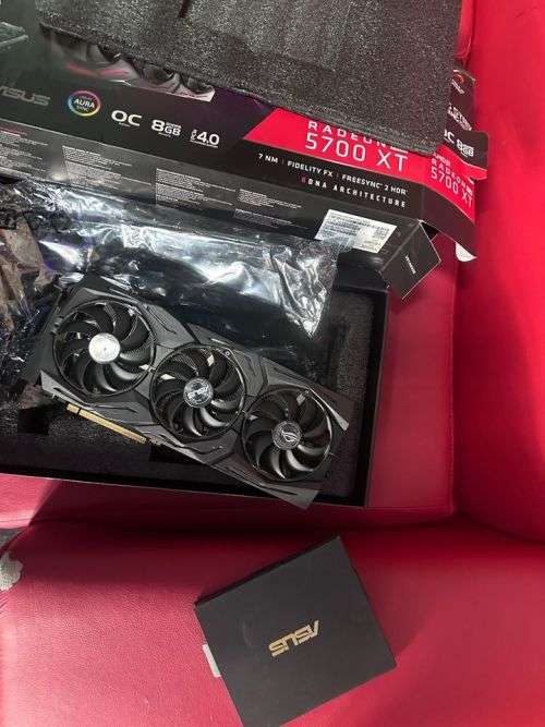 ASUS ROG Strix RX 5700 XT OC Edition 8GB GDDR6 Graphics Card/256-bit Memory ( I month old)