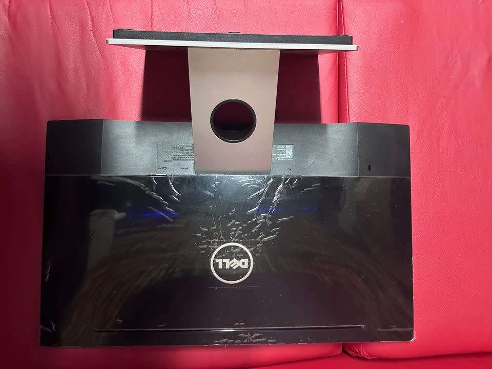 Dell SE2216H 22 -Inch Screen LED-Lit Monitor (it has both HDMI & Vga)