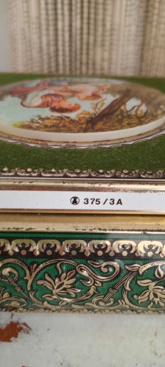Vintage Chocolate Tin with a beautiful design