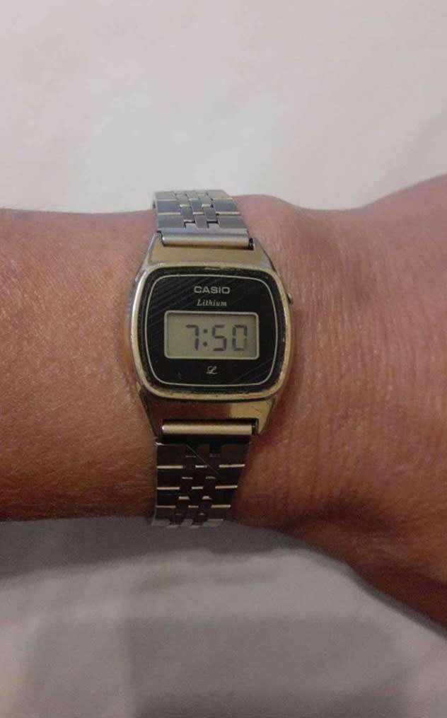 Vintage CASIO LITHIUM WATCH-100% working