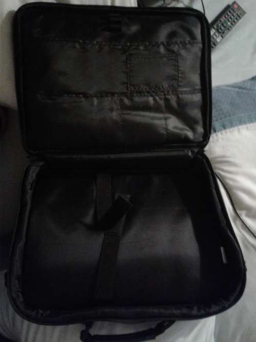 IMMACULATE CONDITION Samsung pentium dual core 2.0GHz  200gb hard drive  3gb memory  cd\dvd rw drive