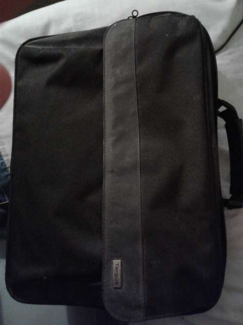 IMMACULATE CONDITION Samsung pentium dual core 2.0GHz  200gb hard drive  3gb memory  cd\dvd rw drive