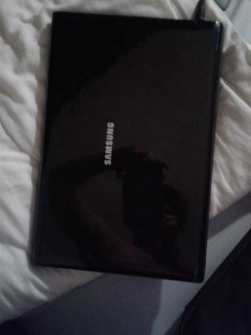 IMMACULATE CONDITION Samsung pentium dual core 2.0GHz  200gb hard drive  3gb memory  cd\dvd rw drive