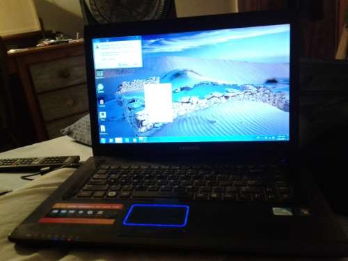 IMMACULATE CONDITION Samsung pentium dual core 2.0GHz  200gb hard drive  3gb memory  cd\dvd rw drive