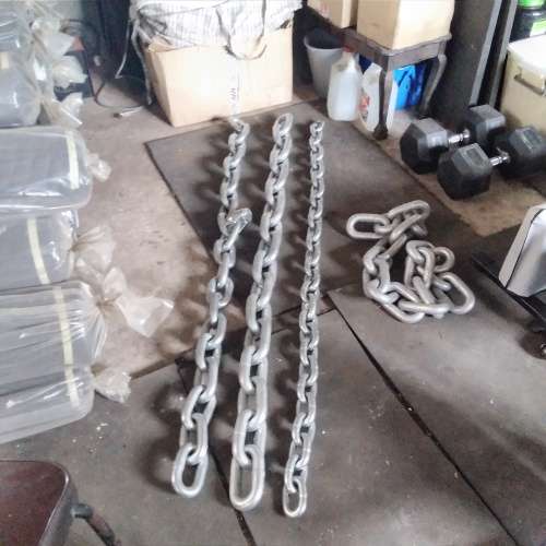HeavyDuty 30kg chain 2M long ,comes with barbell attachment to hang off Barbell R30 shipping