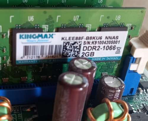 Clean PCB With CPU and CPU Fan Working 100%