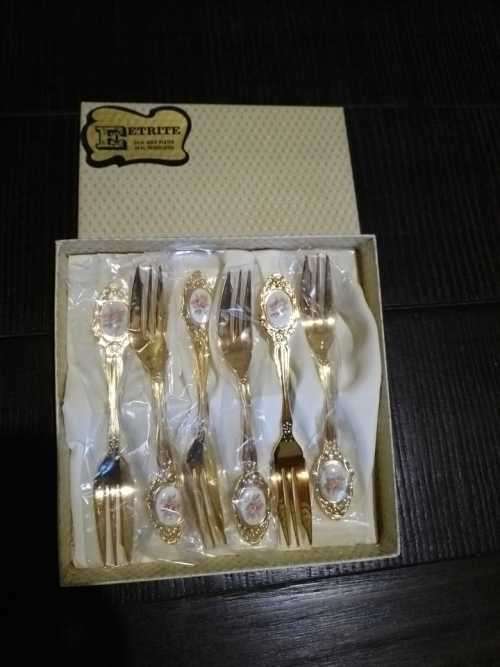 Eetrite 24-Carat Gold Plated Cake Fork Set.