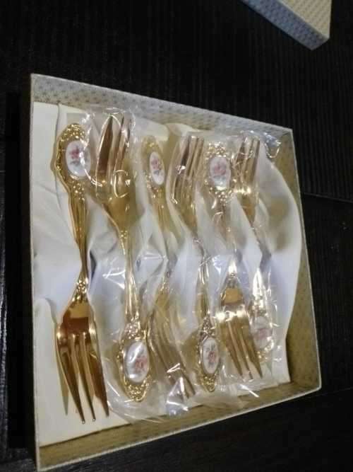 Eetrite 24-Carat Gold Plated Cake Fork Set.
