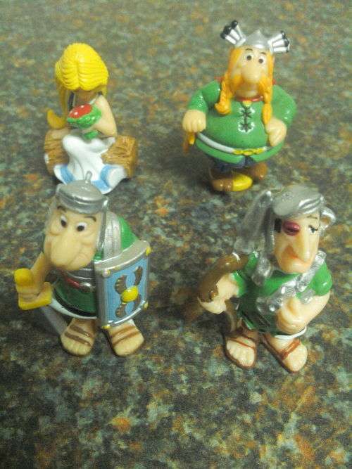 Nice set of Asterix and Obelix Figurines (Set of 8, 03-04cm)