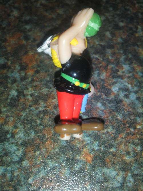 Nice set of Asterix and Obelix Figurines (Set of 8, 03-04cm)