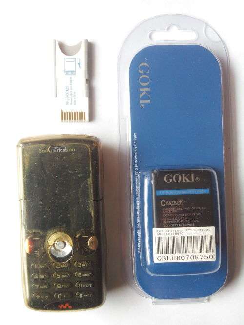 VINTAGE Sony Ericsson W810i cellphone (tested and working!)