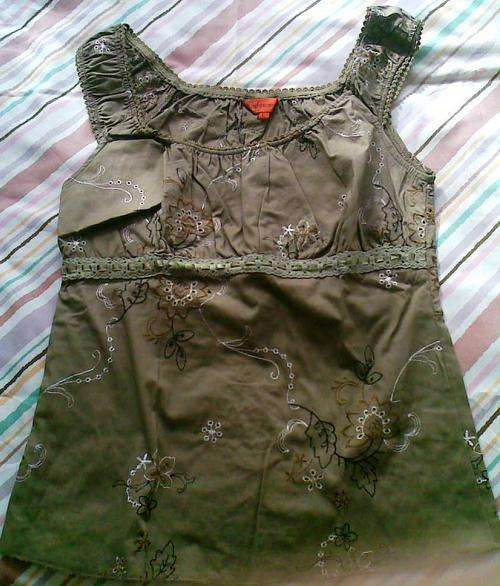 Khaki strapped top with sewn floral detail (Large)