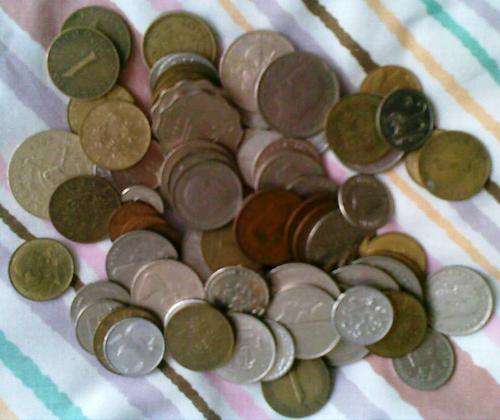 A variety of 77 coins from various countries around the world - bidding for the lot