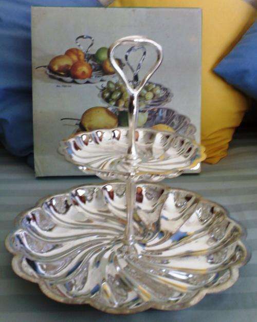 Silver-plated 2 tiered metal argente Tray Serviteur