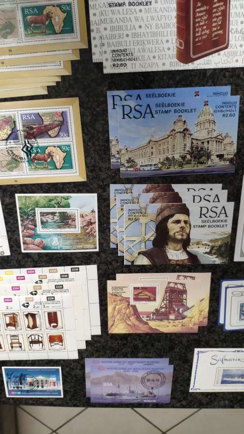 Booklets and Mini-sheets (>100) Mint and CTO