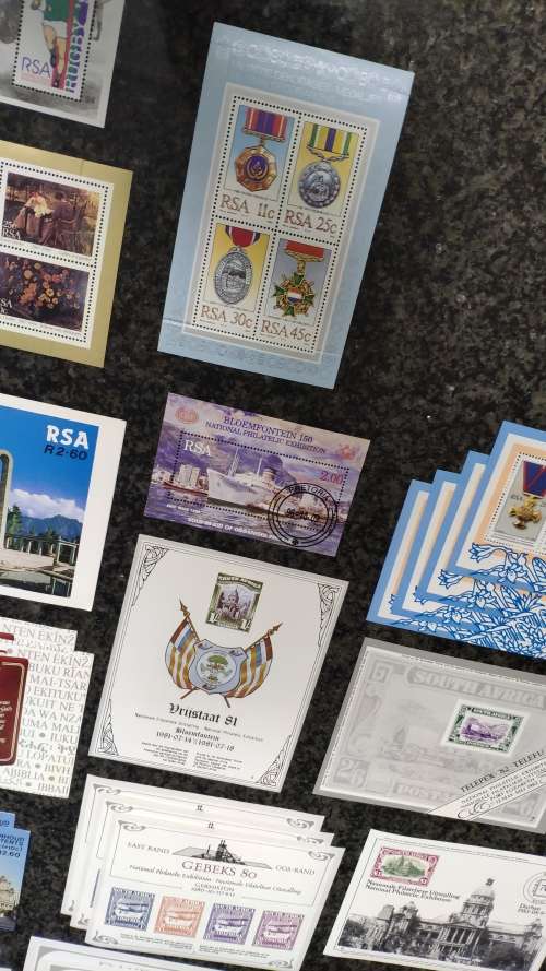 Booklets and Mini-sheets (>100) Mint and CTO