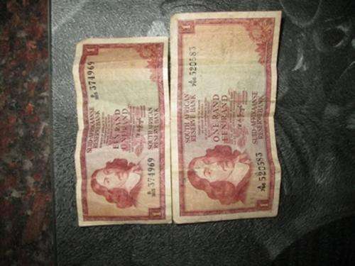 very old R1 notes one big and one small