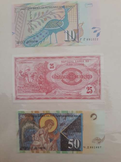 ALBUM OF INTERNATIONAL BANKNOTES