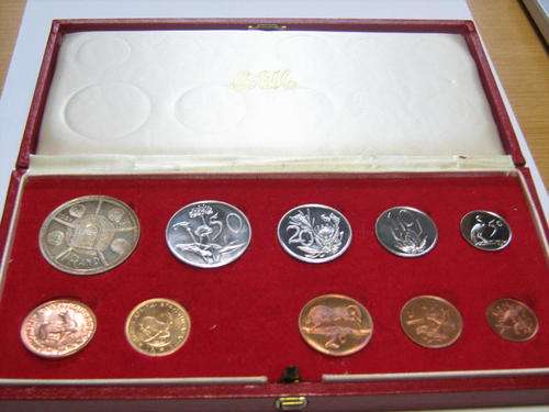1974 Long Proof set in good condition - Gold coins included