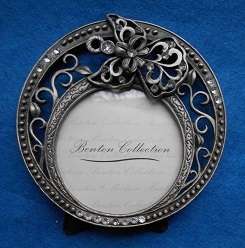 Gorgeous photo frame - very detailed/as new (Benton Collection)