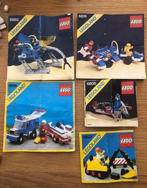 Bucket of second hand Lego - mixed with characters and 5 instruction sheets