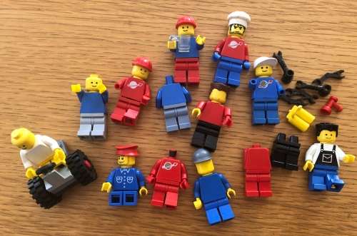 Bucket of second hand Lego - mixed with characters and 5 instruction sheets