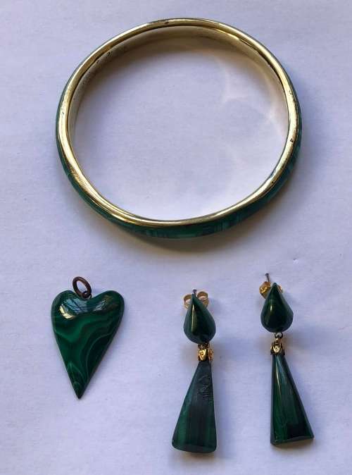 Malachite pendent, earrings and bracelet