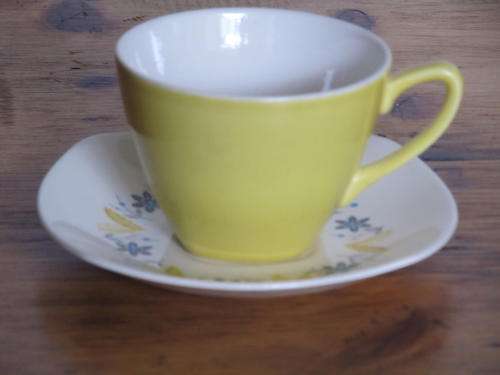 COFFEE CUPS AND SAUCERS BY MIDWINTER - ENGLAND