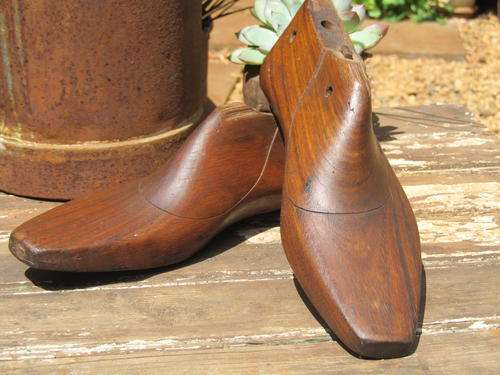 GORGEOUS PAIR OF SHOE TREES/LAST