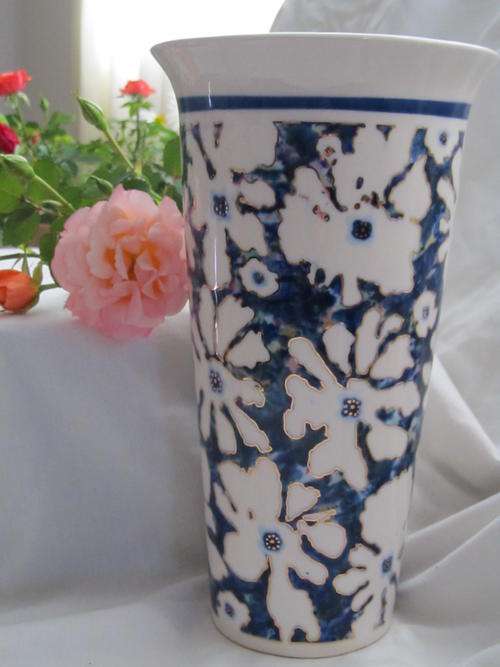 BEAUTIFUL POTTERY VASE BY BARRY DIBB