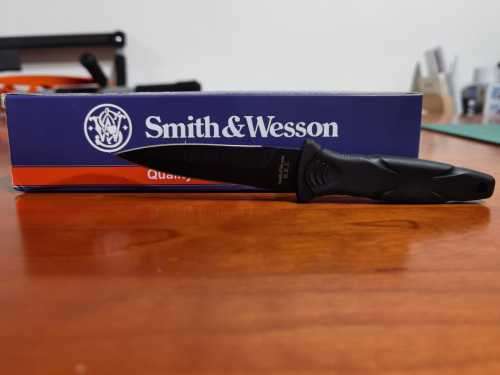 Smith and Wesson HRT Knife