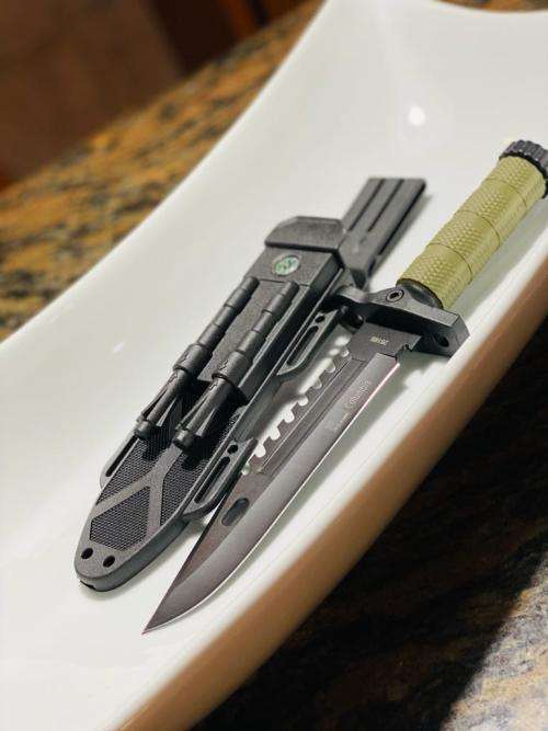 SURVIVAL Hunting Knife (flint/compass/whistle)