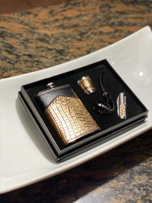 Classy Flask Set (shooter cup,tobacco pipe,multi funct tool kit)