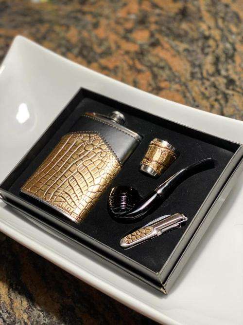 Classy Flask Set (shooter cup,tobacco pipe,multi funct tool kit)