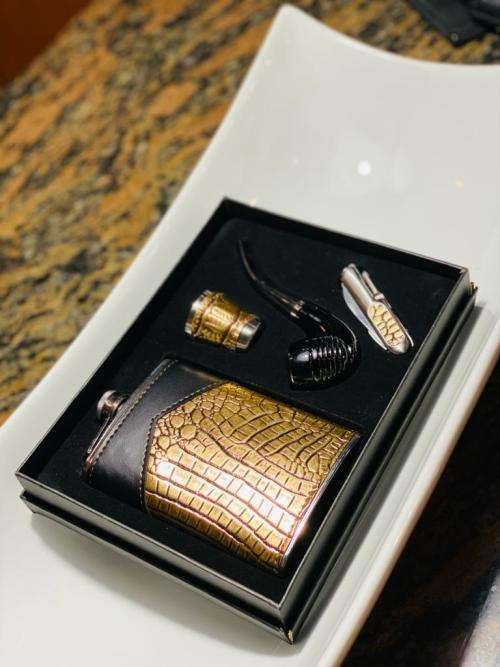 Classy Flask Set (shooter cup,tobacco pipe,multi funct tool kit)