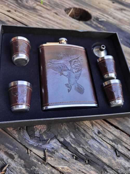 Eagle Flask Set With Shooter Cups (leather) last piece!!!!