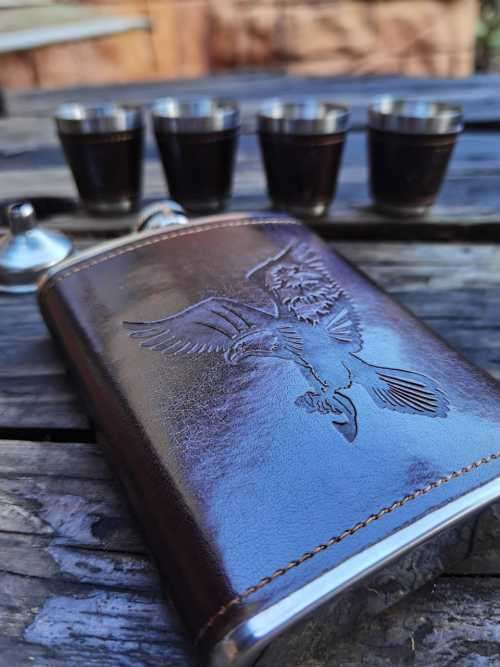 Eagle Flask Set With Shooter Cups (leather) last piece!!!!